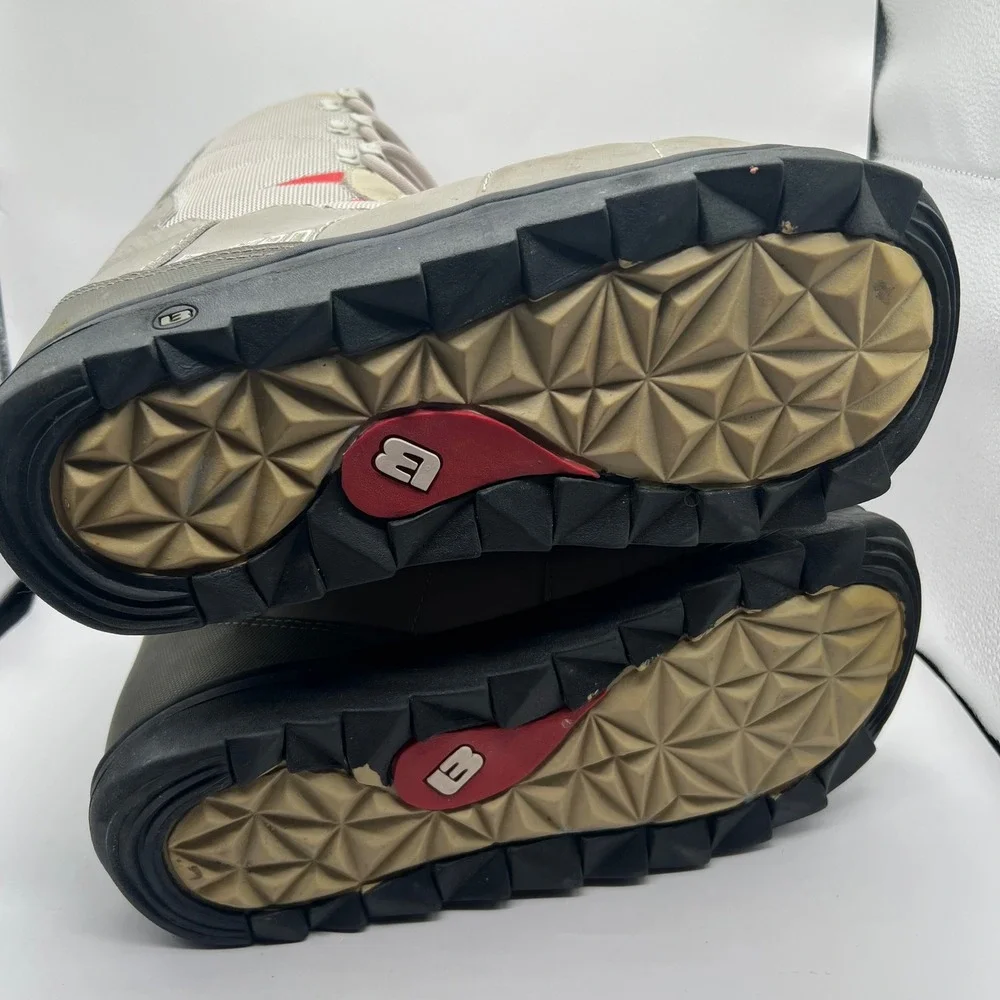 Burton Moto Snowboard Boots Mens 11 Grey Red Lace Up Winter Sports Shoes liner